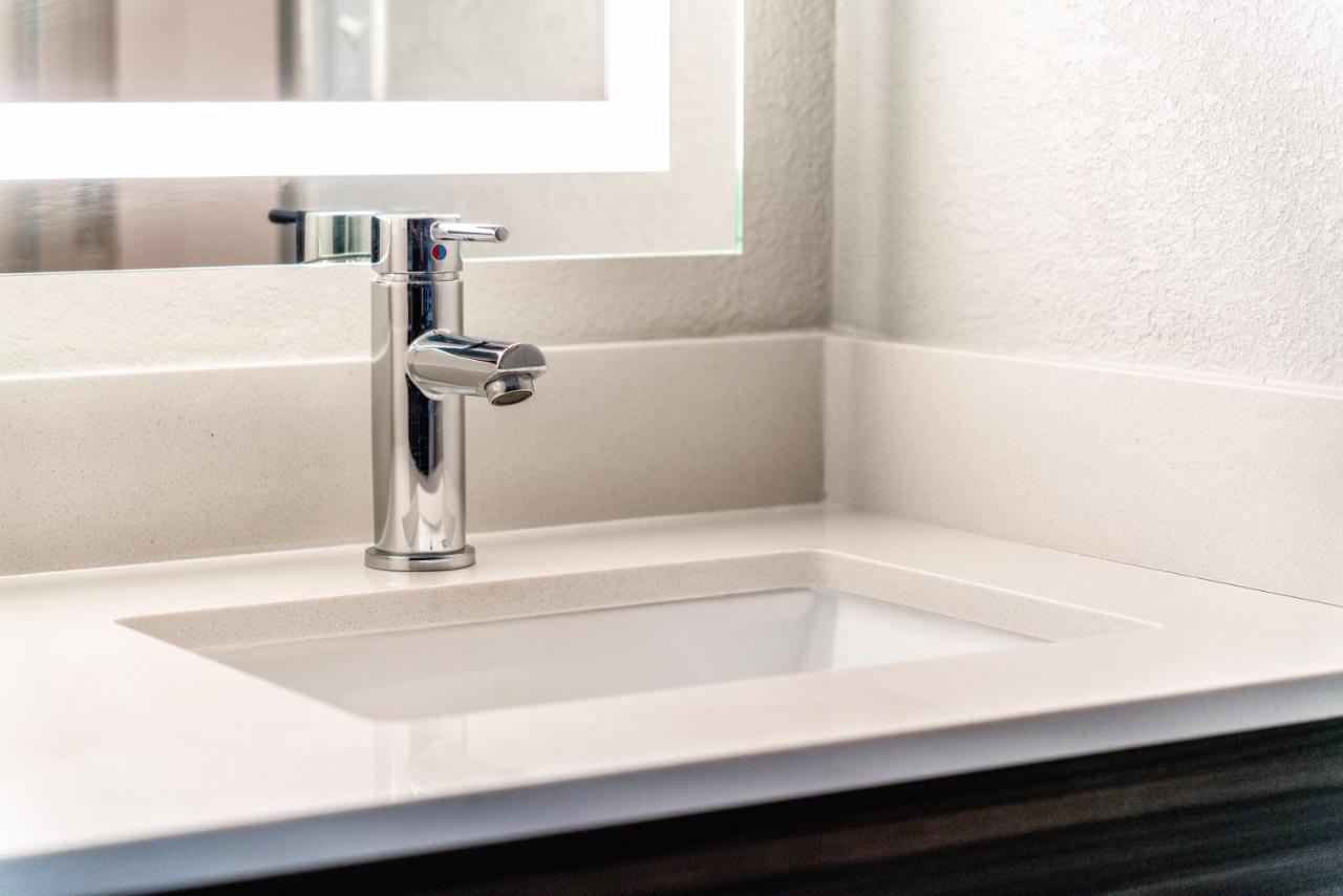 Holiday Inn Express & Suites Phoenix - Mesa West By Ihg Esterno foto