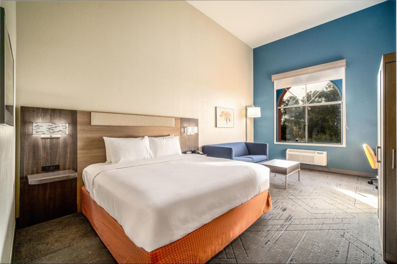 Holiday Inn Express & Suites Phoenix - Mesa West By Ihg Esterno foto